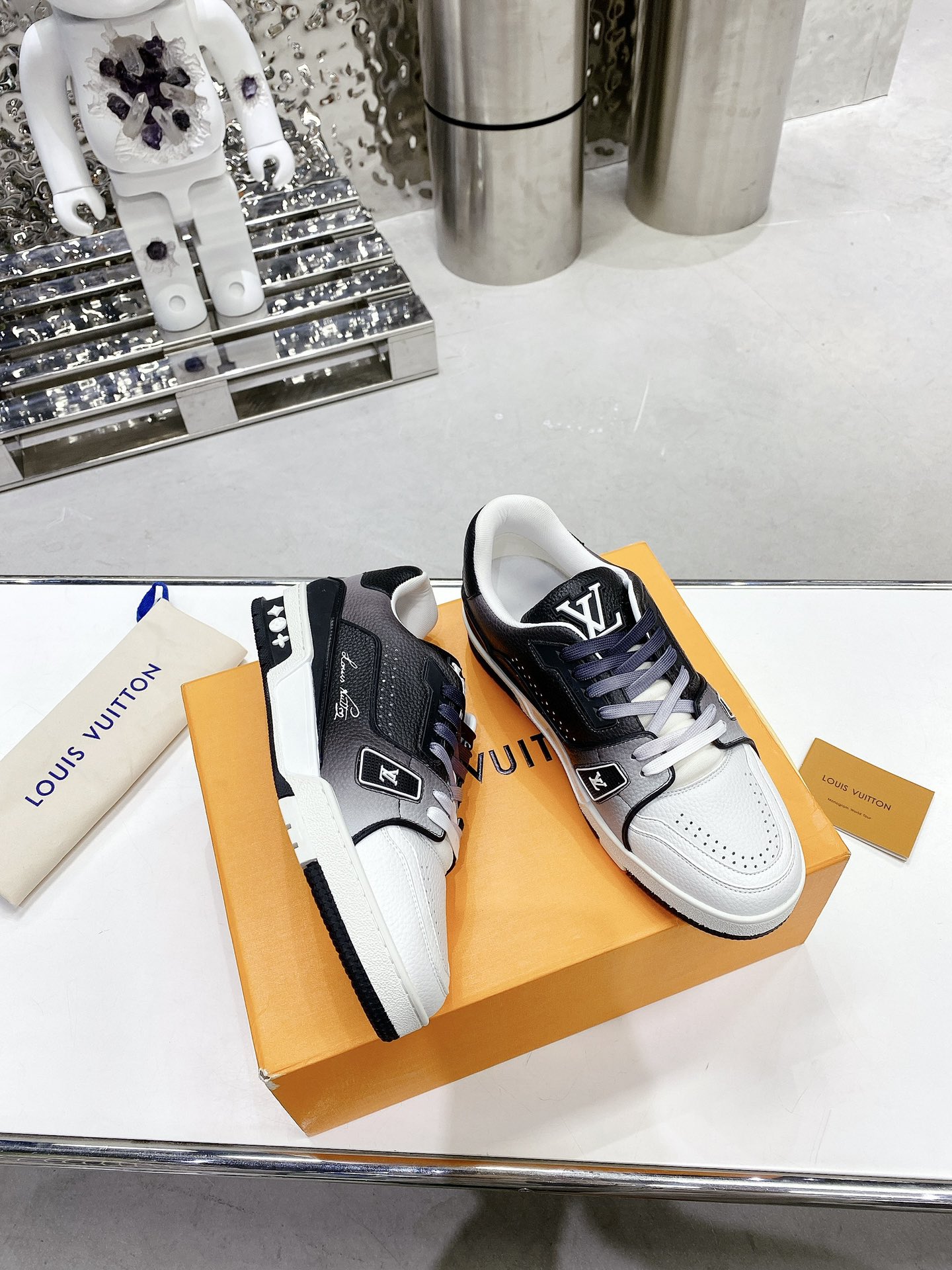 Louis Vuitton Women’s LV Trainers Black For Women LV - Image 9