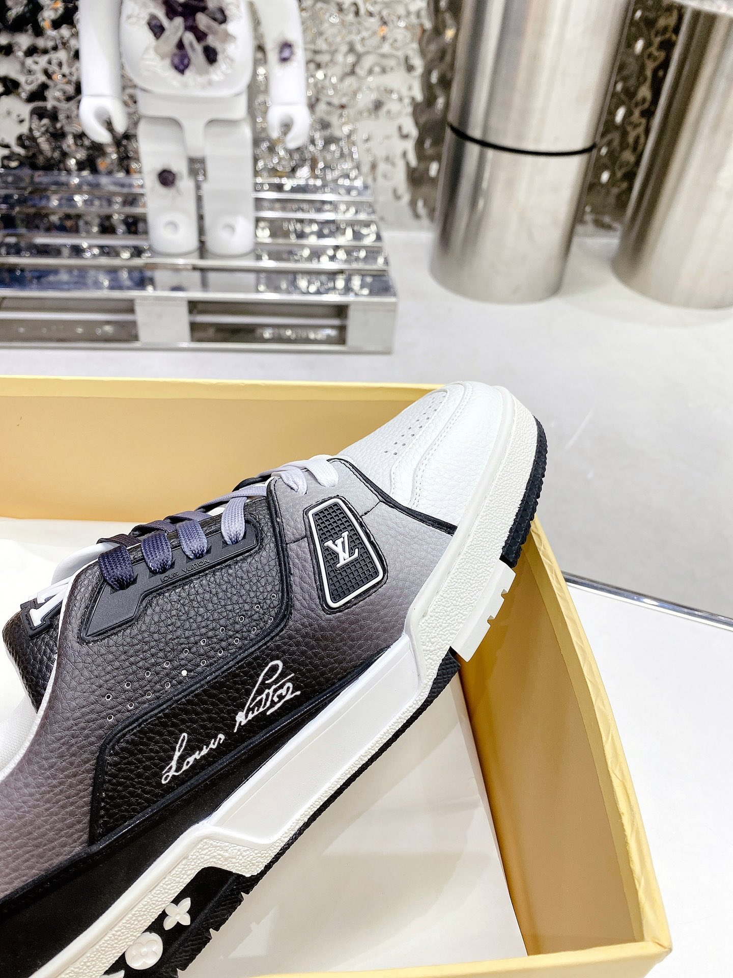 Louis Vuitton Women’s LV Trainers Black For Women LV - Image 7