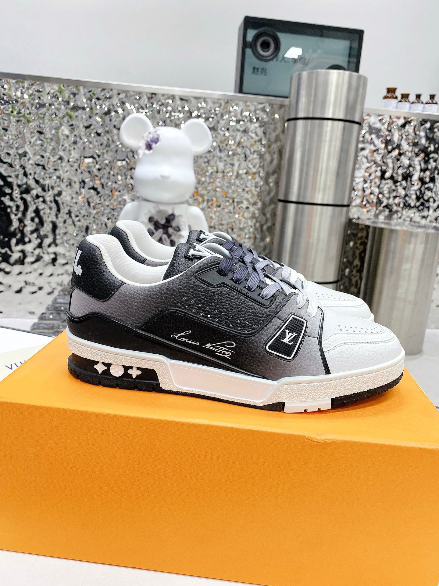 Louis Vuitton Women’s LV Trainers Black For Women LV - Image 4