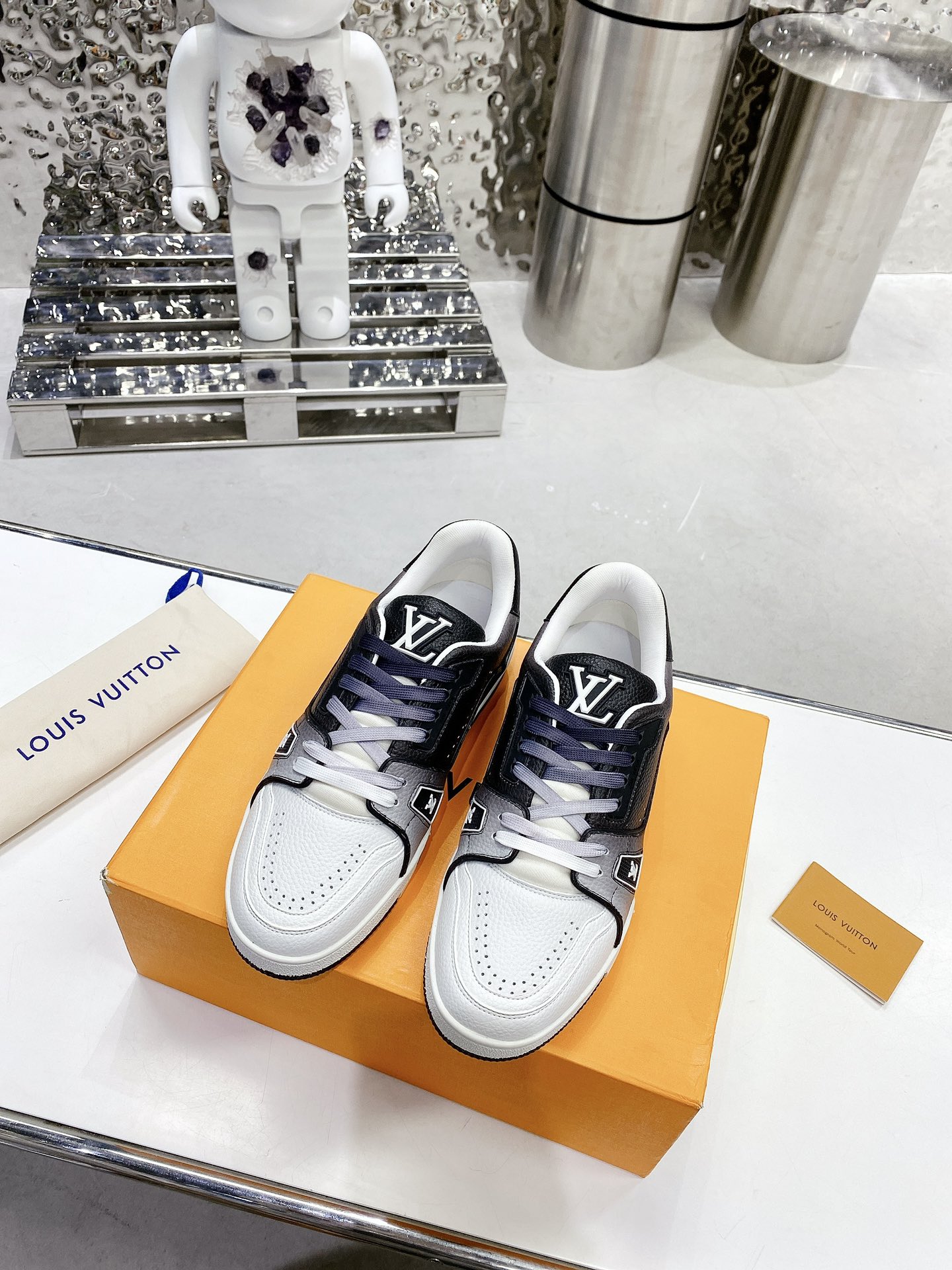 Louis Vuitton Women’s LV Trainers Black For Women LV